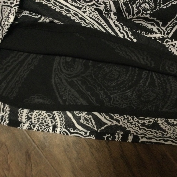 Paisley Tie-Waist Kimono Top B&W Bell Sleeve Asian Inspired - Picture 9 of 12